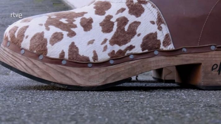 Aquí la Tierra - Zuecos hechos a mano, un símbolo de la Galicia rural