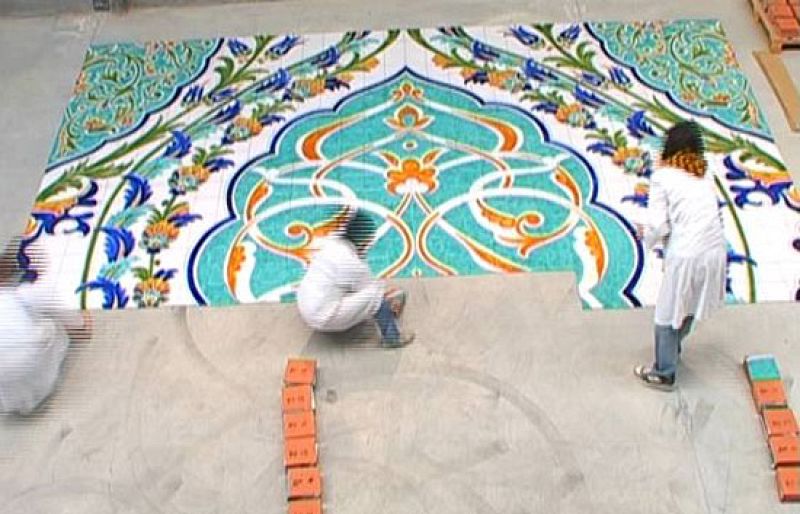 Así se hace un mural gigante en un minuto