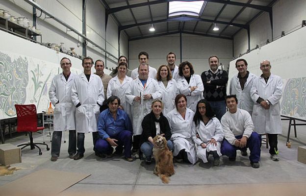  - Los pintores decoran los azulejos