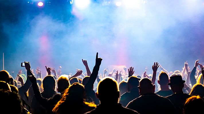 Telediario 2 - ¿Qué pagamos con los gastos de gestión de una entrada?