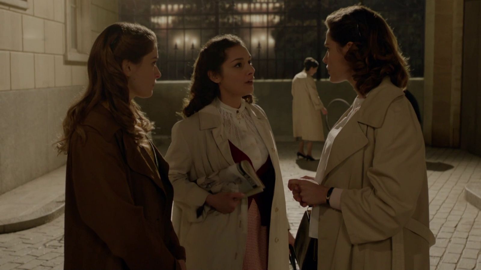 El paraíso de las señoras - Temporada 2 - Episodio 9: Los hombres también van al paraíso - Ver ahora