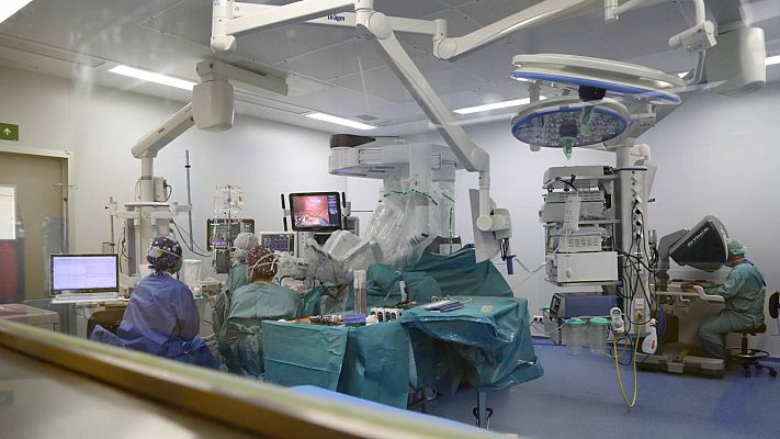 Telediario 1 - El Hospital Vall d'Hebron realiza el primer trasplante robótico de pulmón sin abrir el tórax