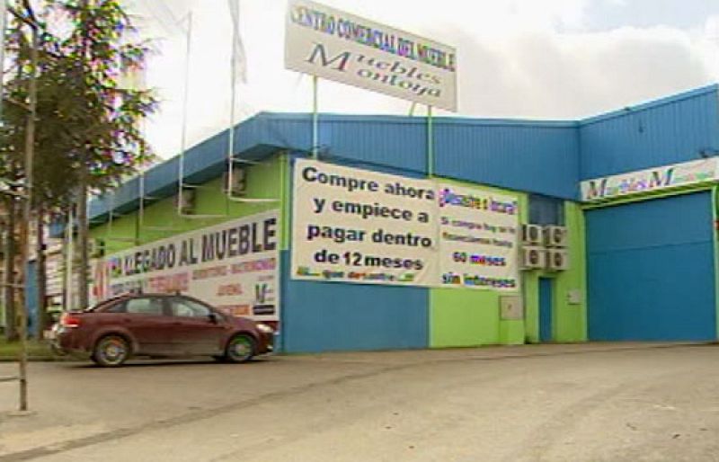 Sin el dinero que adelantaron y sin muebles