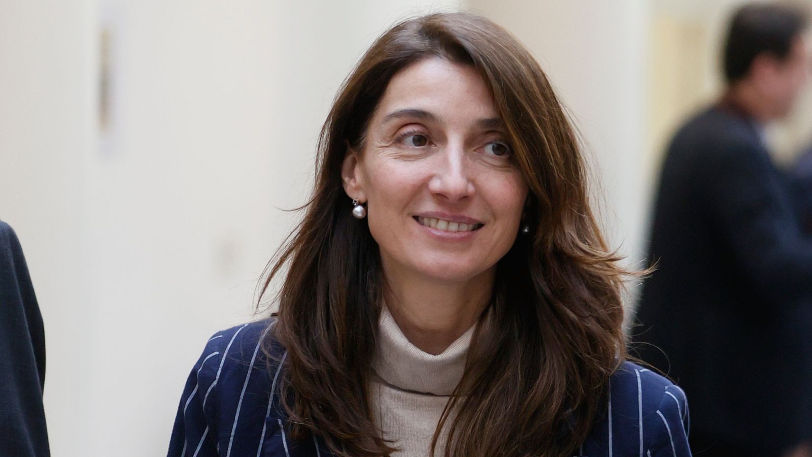 Llop niega "desprotección" a las mujeres con el 'sí es sí' y el PP le dice: "Somos los que estamos ayudando a sacar la pata de donde la han metido"