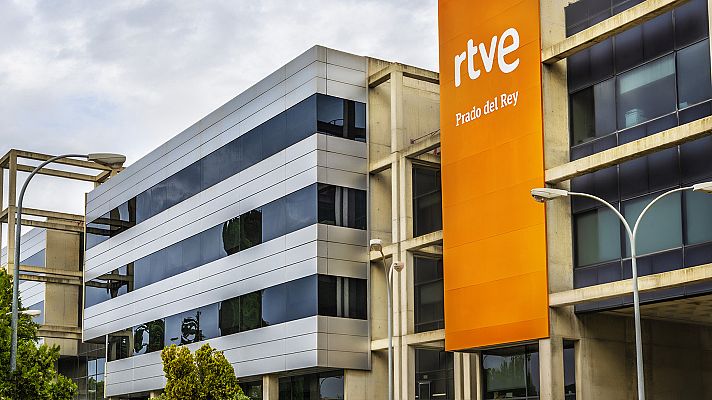 Telediario 2 - RTVE trasmite a Twitter su desacuerdo con la decisión de etiquetar a la corporación como 'Medio financiado por el Gobierno'