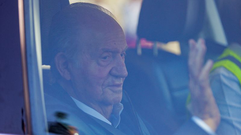 Del "situación esperpéntica" al "que haga lo que quiera": las reacciones políticas a la visita del emérito