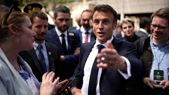 Telediario 2 - Macron recibe abucheos en su gira para recuperar la confianza de la ciudadanía