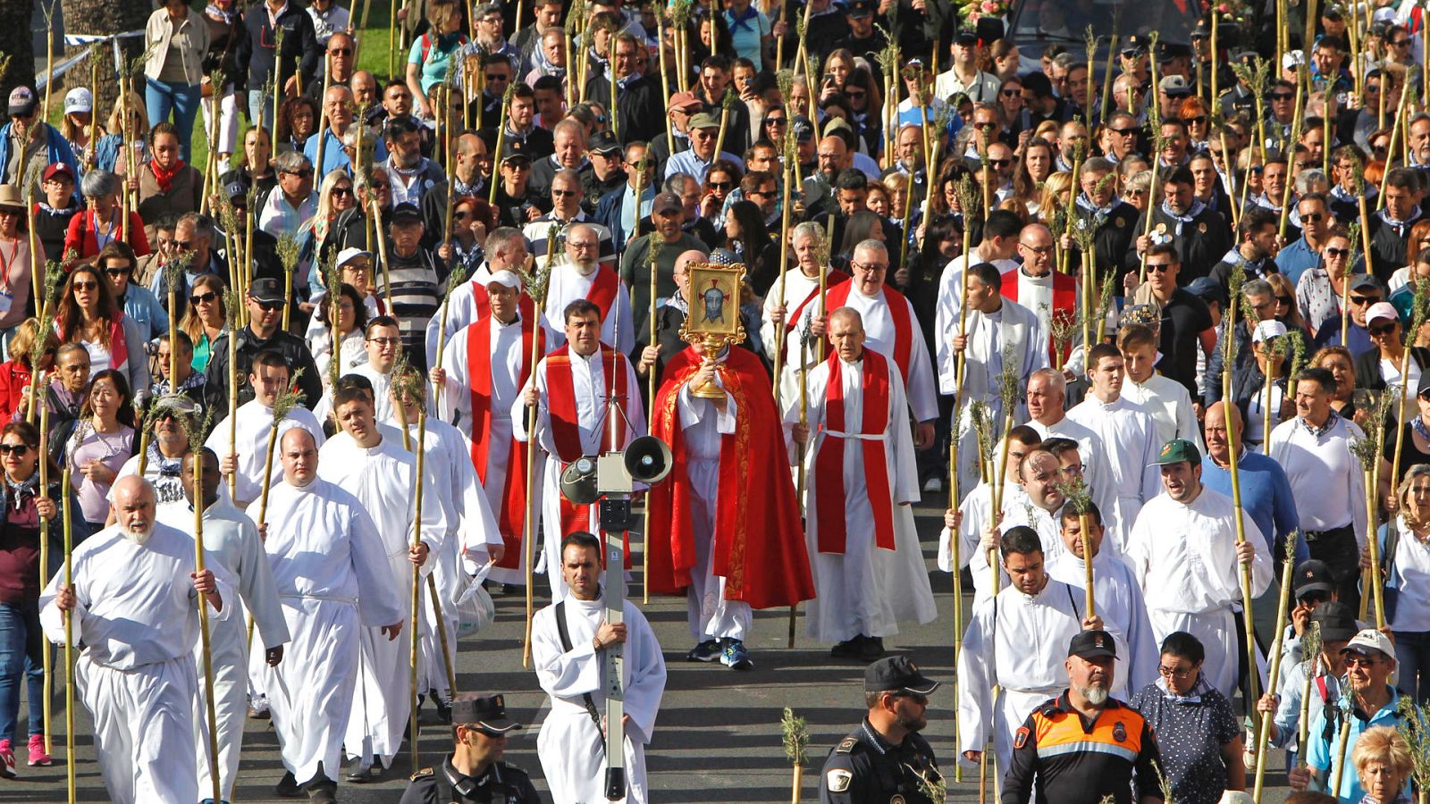 La Romería de la Santa Faz congrega a más de 300.000 personas