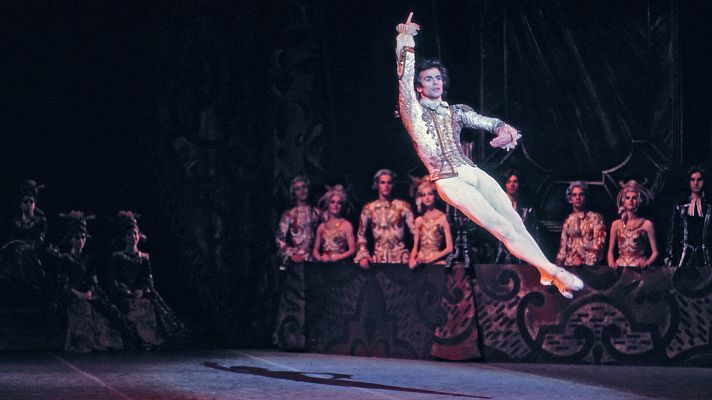 Telediario 1 - Rusia prohíbe una obra sobre Nureyev apelando a la ley contra la propaganda LGTBI