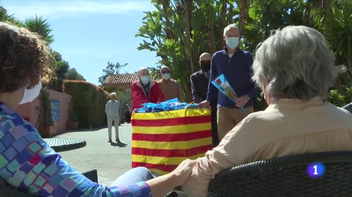 L'Informatiu - Roses i llibres per a la gent gran