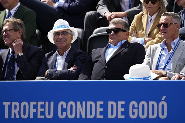 Telediario Fin de Semana - Laporta, increpado en el Conde de Godó: "deja de comprar árbitros"