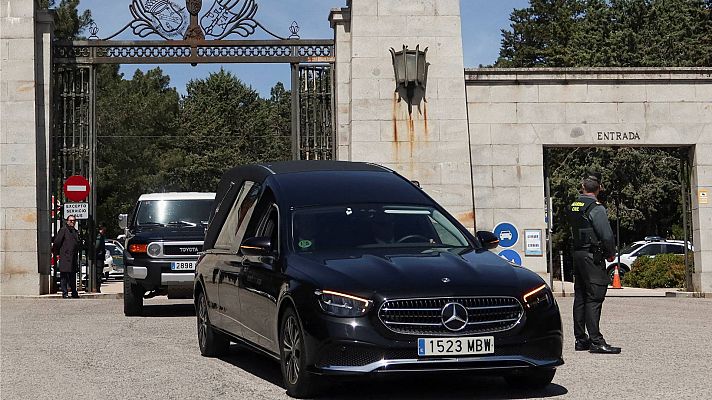  - Los restos de Primo de Rivera salen del Valle de Cuelgamuros