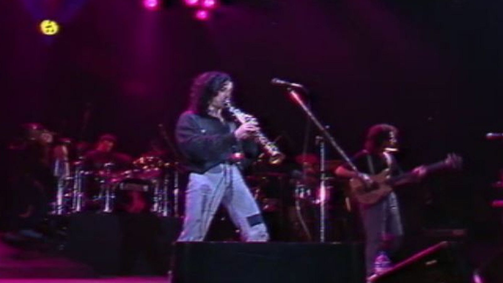 Arxiu TVE Catalunya - Concert de la Companyia Elèctrica Dharma al Palau d'Esports de Barcelona