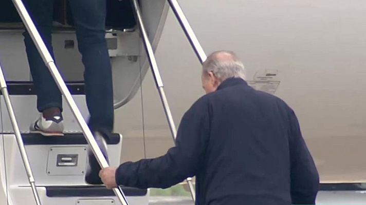 La hora de La 1 - El rey emérito llega al aeropuerto de Vitoria