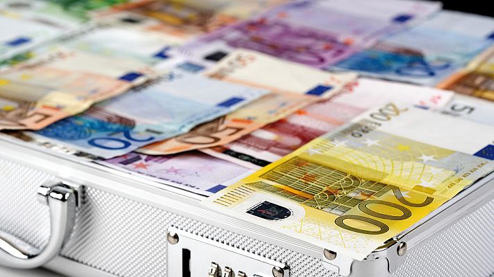 Telediario 1 - Dejan un maletín con 64.000 euros en la puerta del hospital de Vilanova i la Geltrú, Barcelona