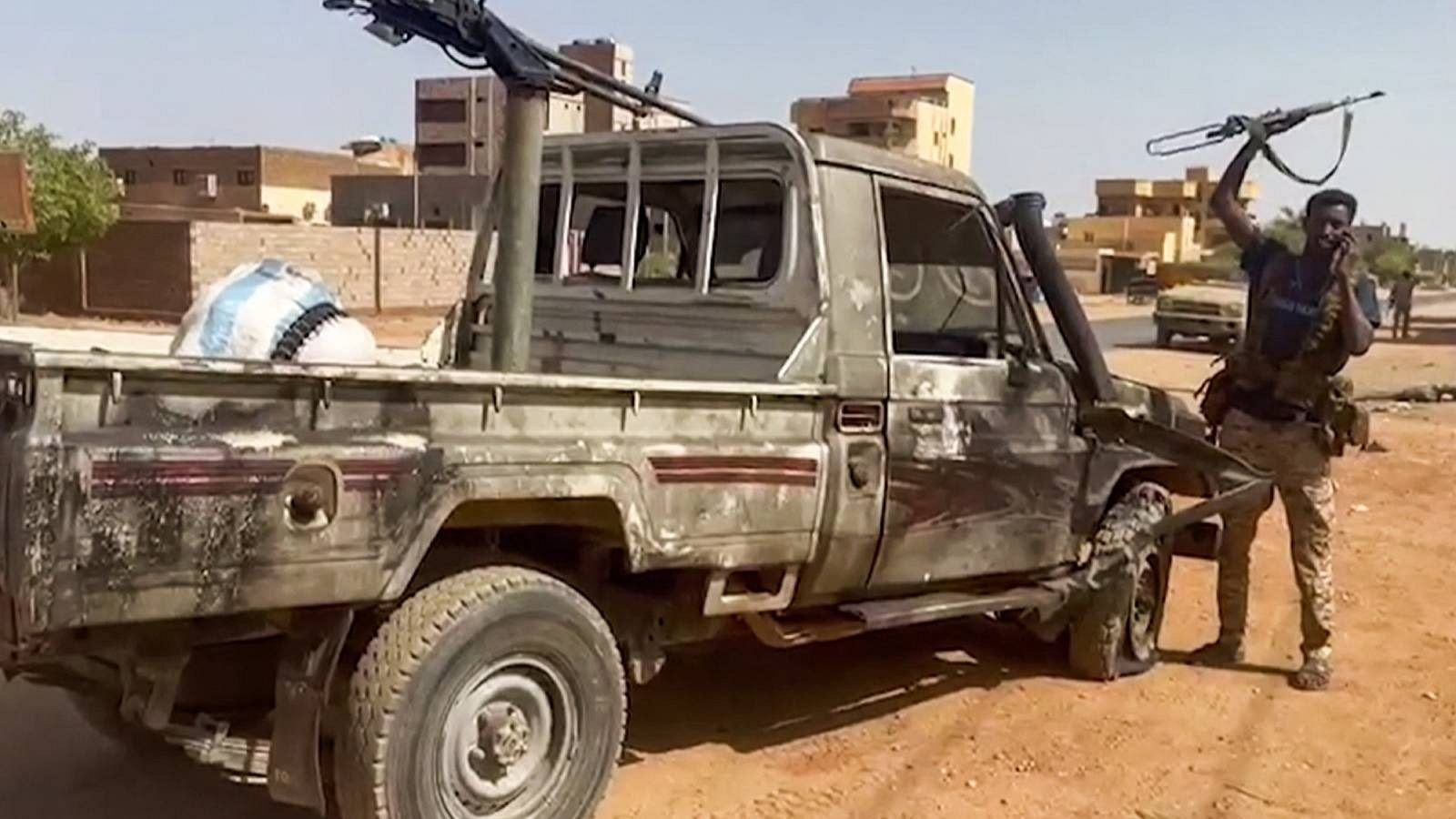 Crisis humanitaria en Sudán: sin comida ni agua y bajo fuego cruzado