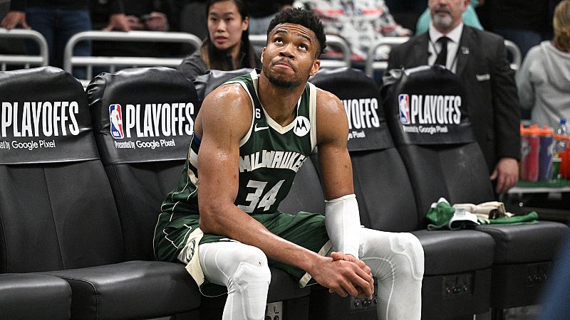 La reflexión de Antetokounmpo tras la eliminación de los Bucks: "En el deporte no se fracasa" - ver ahora