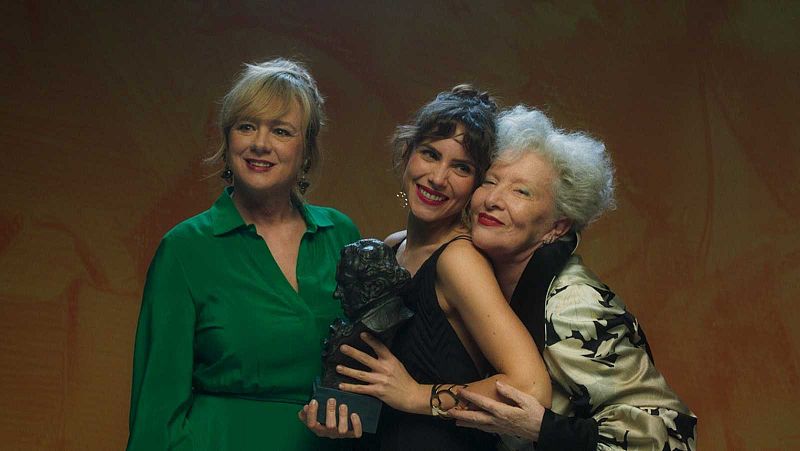 'Alguién que cuide de mí', Elvira Lindo y Daniela Fejerman retratan a tres generaciones de actrices | Ver