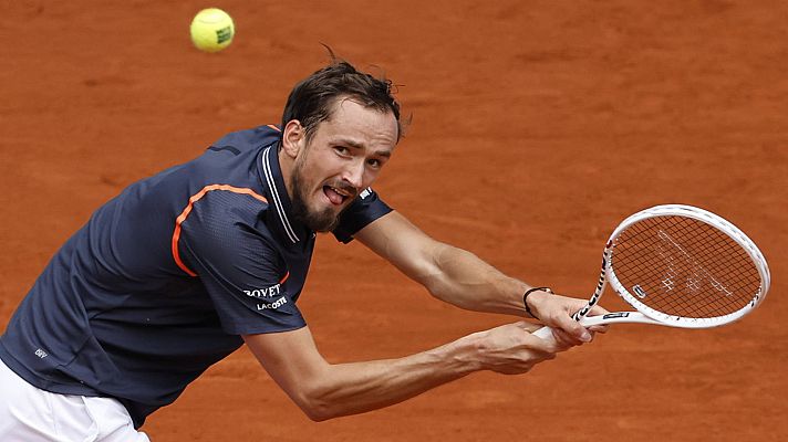 Telediario Fin de Semana - Medvedev pasa a la tercera ronda del Mutua Madrid Open