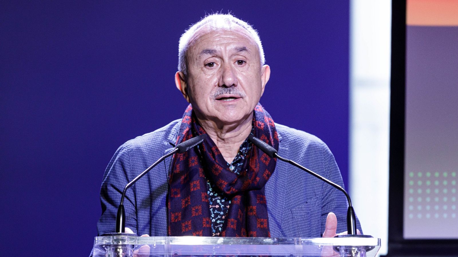 El secretario general de UGT, Pepe Álvarez, ha advertido este lunes, Día del Trabajador, que "no hay ninguna mesa de diálogo abierta" e insta a la CEOE a negociar en mayo.