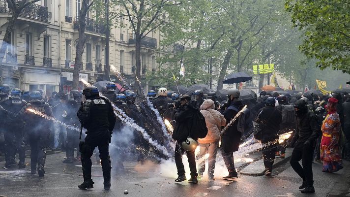 Telediario 2 - Cientos de miles de franceses marchan contra la reforma de las pensiones de Macron el Primero de Mayo