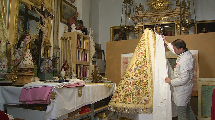 L'informatiu - Comunitat Valenciana - Uns brodats del XVIII formaran part del mantell de la Mare de Déu dels Desemparats
