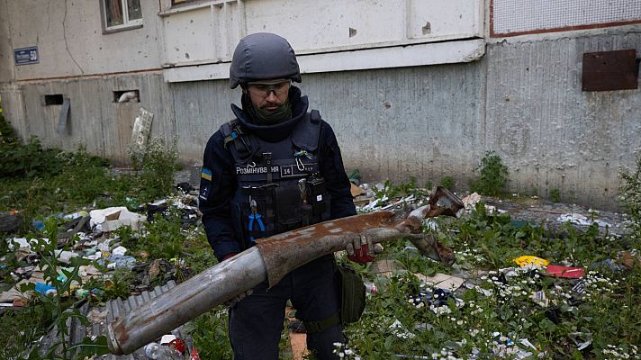 Telediario 1 - TVE acompaña a las tropas ucranianas en la línea defensiva de Járkov