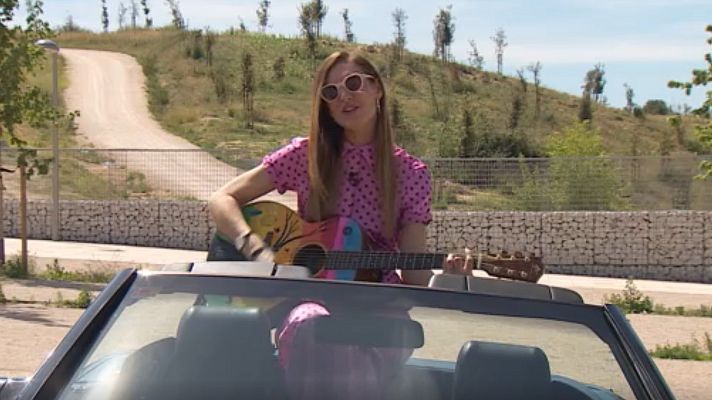 Telediario 1 - Conchita canta a un futuro optimista en 'Bola de nieve'