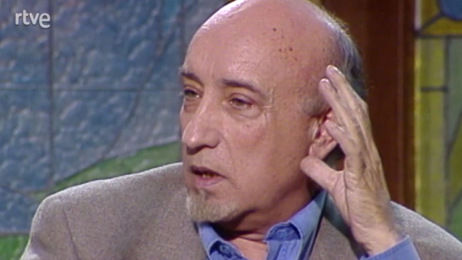 Cerca de ti - Manuel Vicent - Cerca de ti (Biografía) | Ver