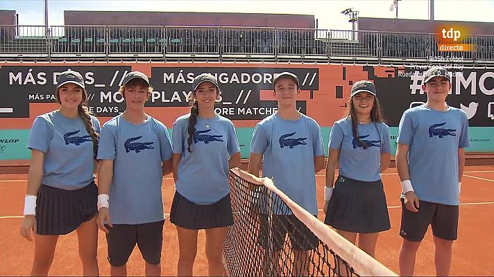 Tenis - El silencioso trabajo de los recogepelotas