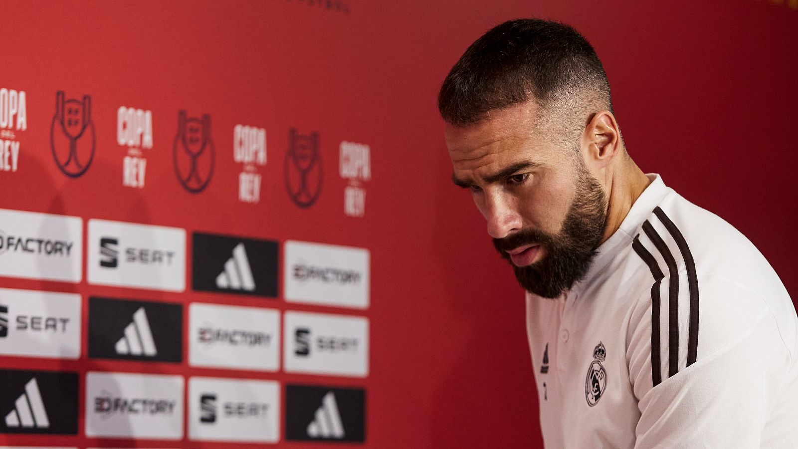 Dani Carvajal, a TVE: "En esta final noto una atmósfera diferente" - Fútbol | Ver