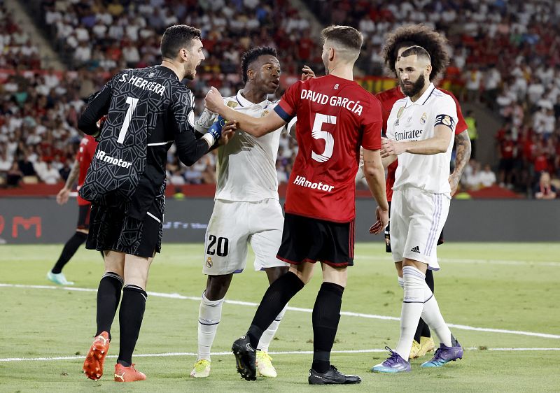 Copa del Rey  | Rifirrafe entre Vinícius y el Chimy Ávila en el descanso del partido