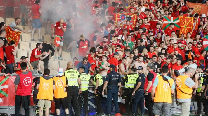 Telediario Fin de Semana - Copa del Rey | Una bengala en la grada de Osasuna provocó una avalancha y un herido