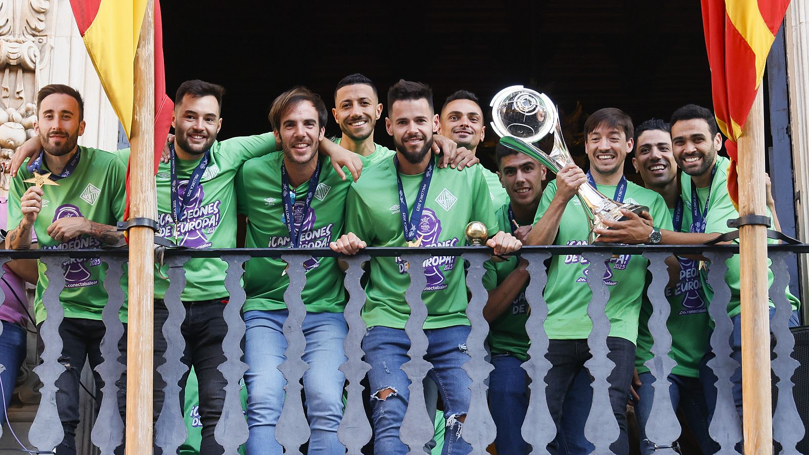 El Palma Futsal presume de "su" Champions por la ciudad | Ver