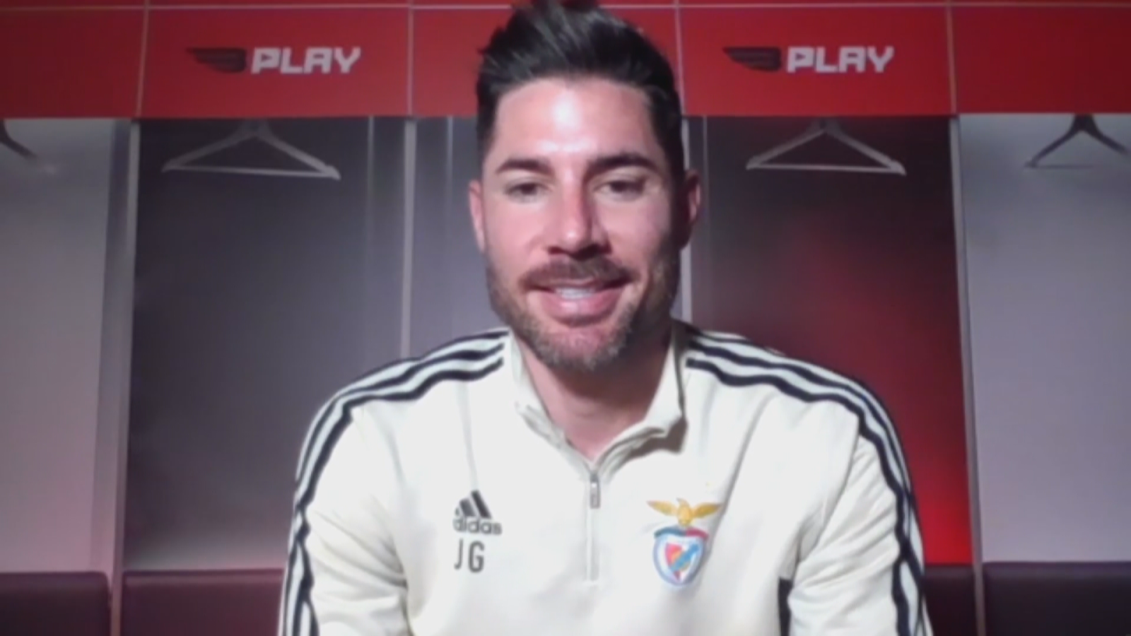 Javi Garcia, a RTVE: "El escudo del Madrid pesa mucho en los contrarios" - ver ahora