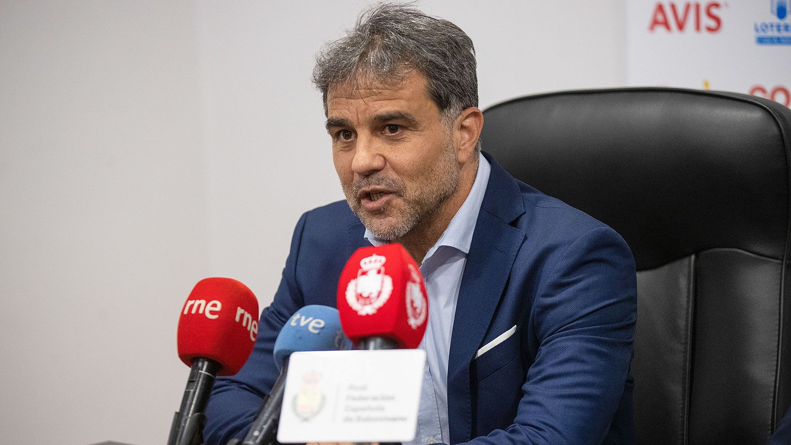 Ambros Martín, presentado como nuevo seleccionador de las Guerreras: | Ver