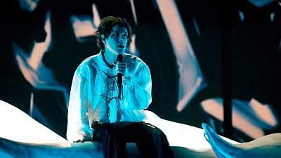 Serbia: Luke Black canta "Samo Mi Se Spava"