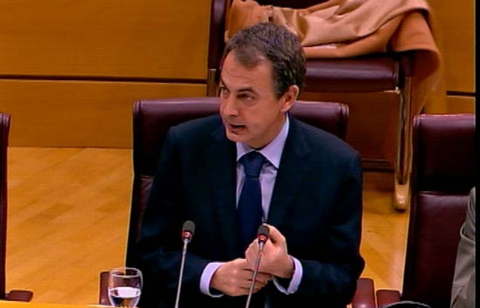 Zapatero anuncia la prórroga de la ayuda a los desempleados | Ver