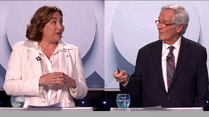 Especiales informativos - Colau defiende su política de vivienda y carga contra la derecha y Trias le responde: "Yo no soy de derechas"