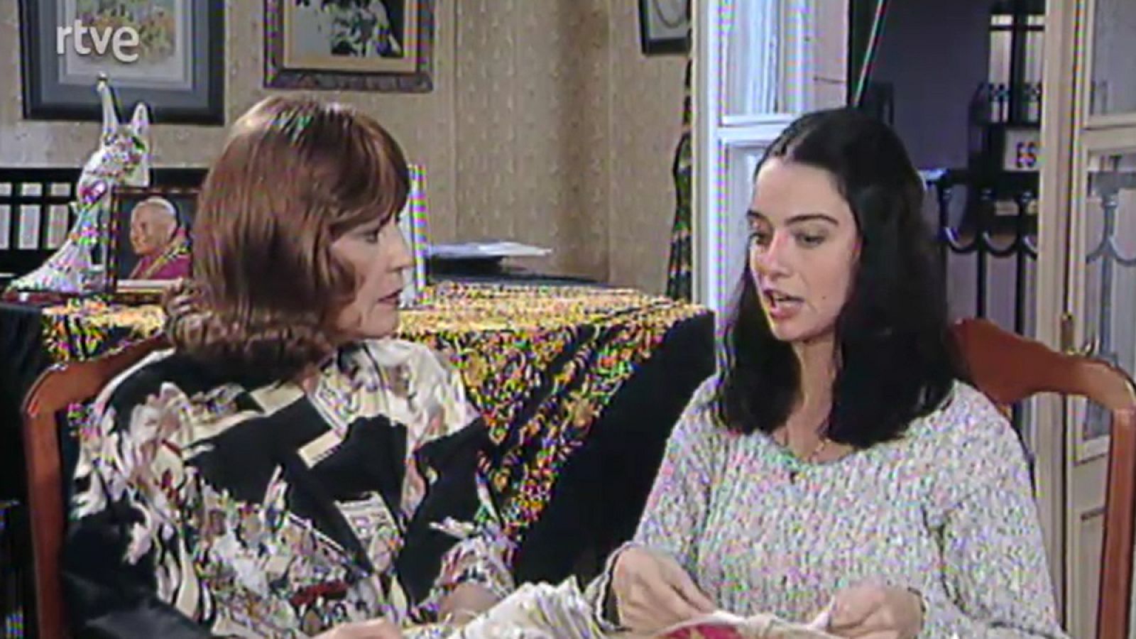 Carmen y familia - Chica encuentro chico - Carmen y familia | Ver