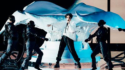 Serbia: Luke Black canta "Samo Mi Se Spava"