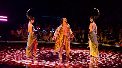 Moldavia: Pasha Parfeni canta "Soarele Si Luna"