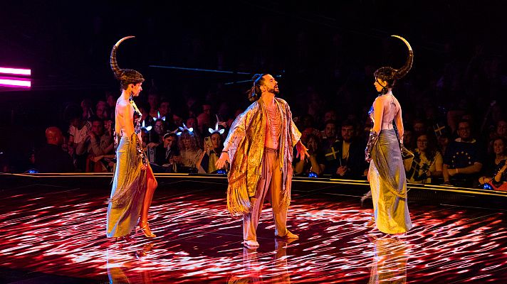 Eurovisión - Moldavia: Pasha Parfeni canta "Soarele Si Luna"