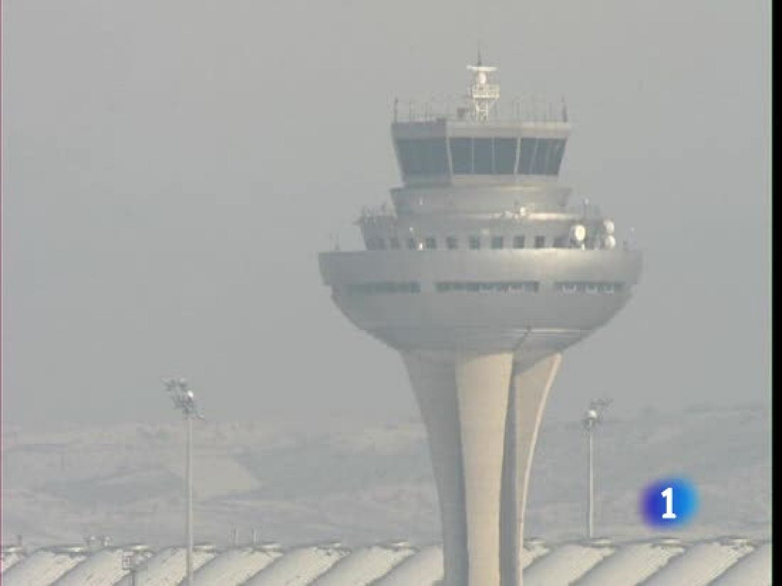 Los controladores aéreos vuelven a reunirse con AENA para intentar avanzar en la negociación del convenio colectivo | Ver
