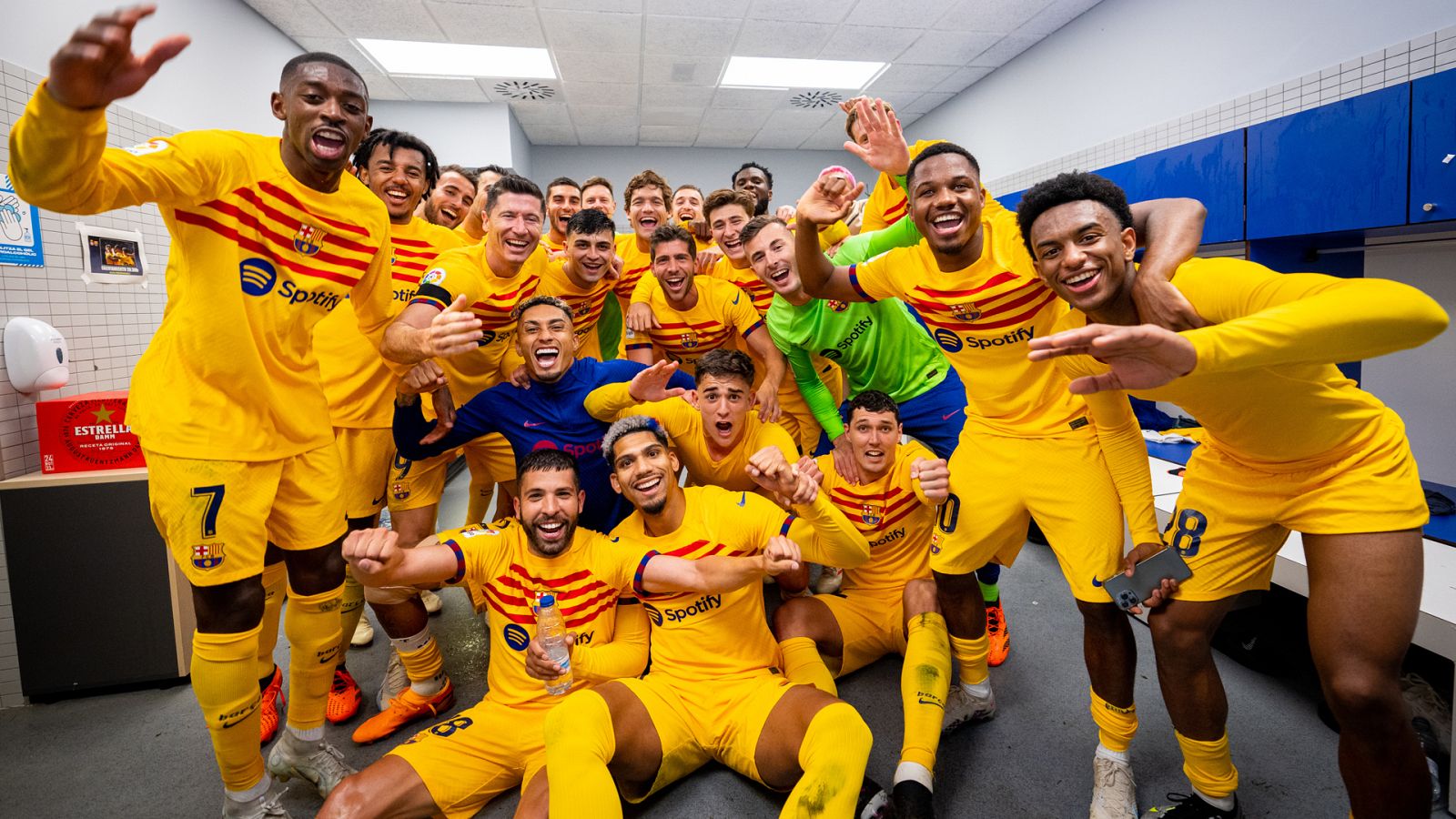 Laporta bajó al vestuario antes de que los jugadores celebraran la 27º Liga con los aficionados