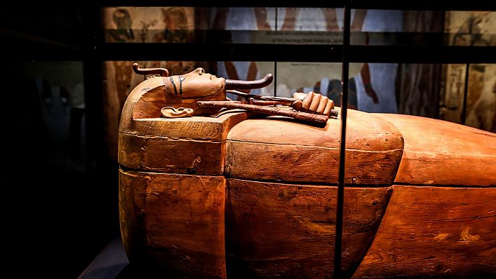 Telediario 1 - El sarcófago de Ramsés II es la estrella de una exposición sobre el faraón en París