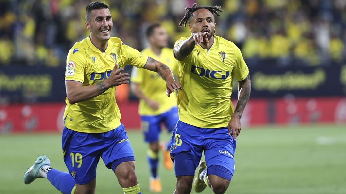 Resúmenes de LaLiga - Cádiz - Real Valladolid: resumen del partido de la 35ª jornada de la Liga