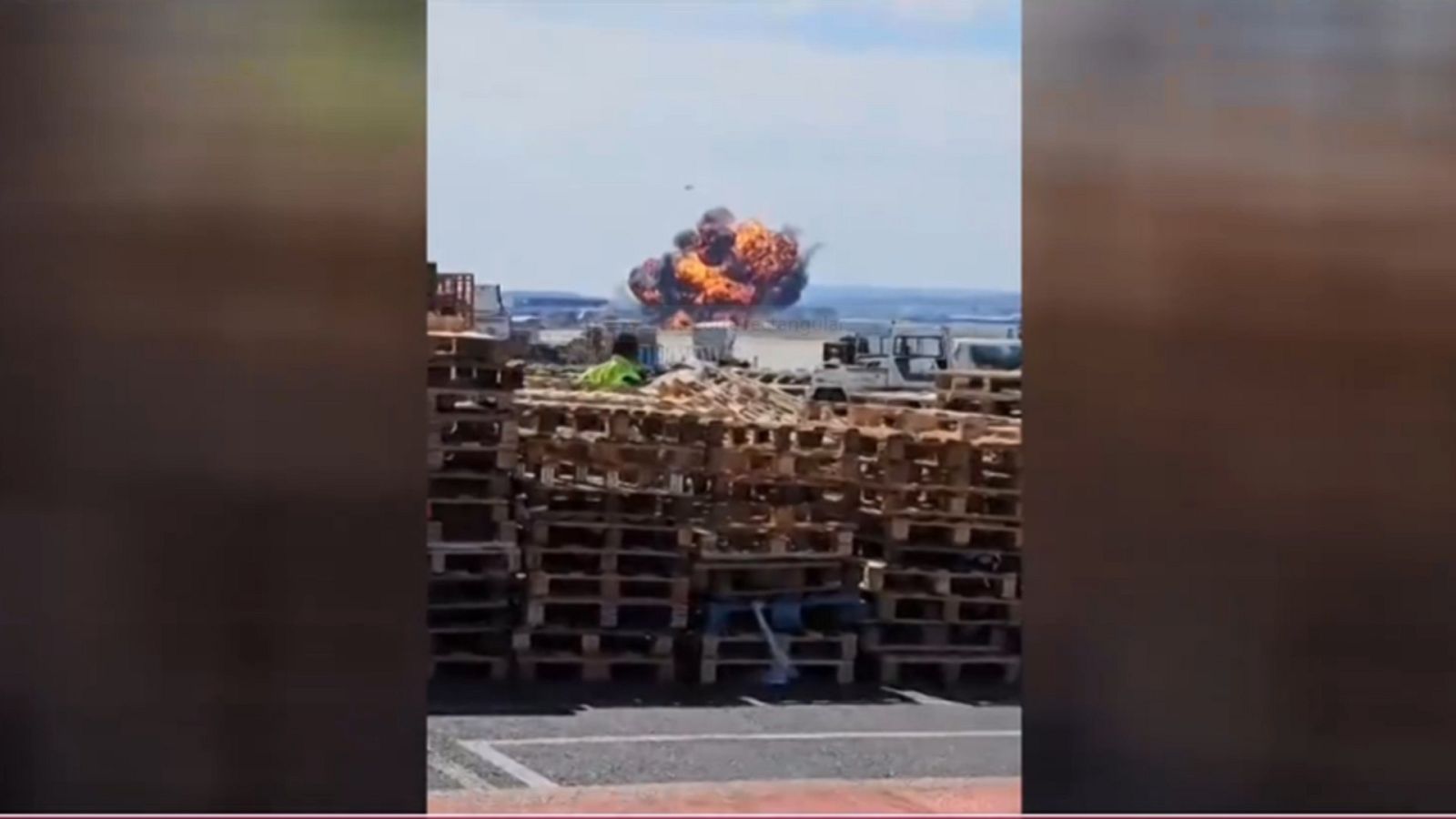 Un caza F18 se estrella en la Base Aérea de Zaragoza y el piloto consigue eyectarse a tiempo