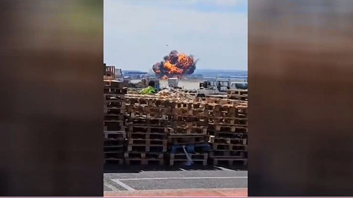 Informativo 24h - Un caza F18 se estrella en la Base Aérea de Zaragoza y el piloto consigue eyectarse a tiempo