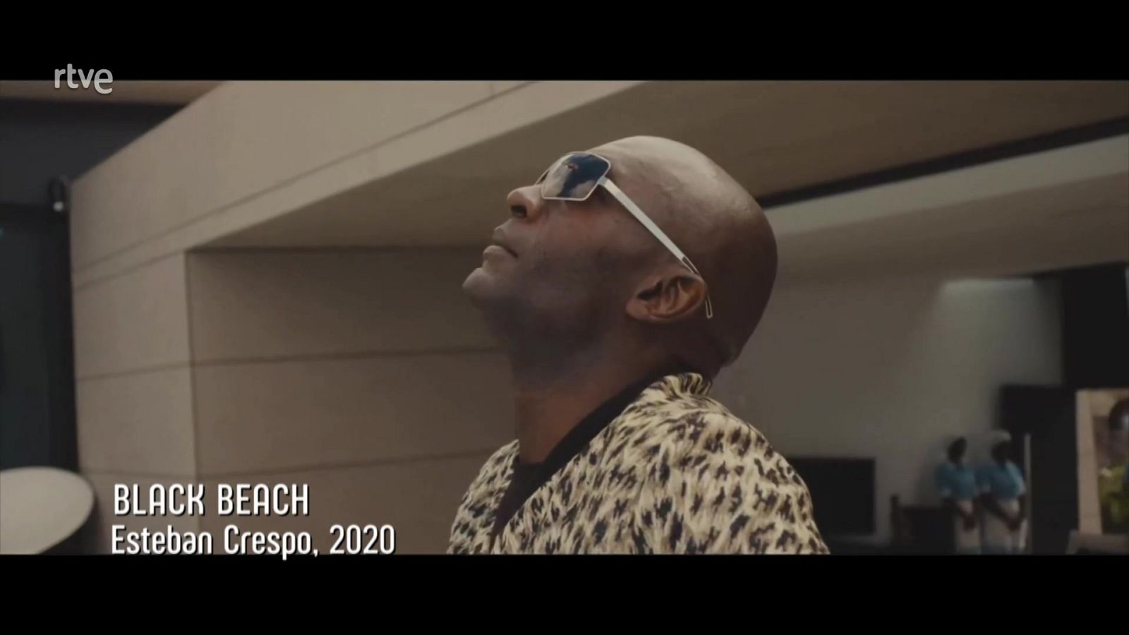 Versión española - Black Beach (presentación) - ver ahora